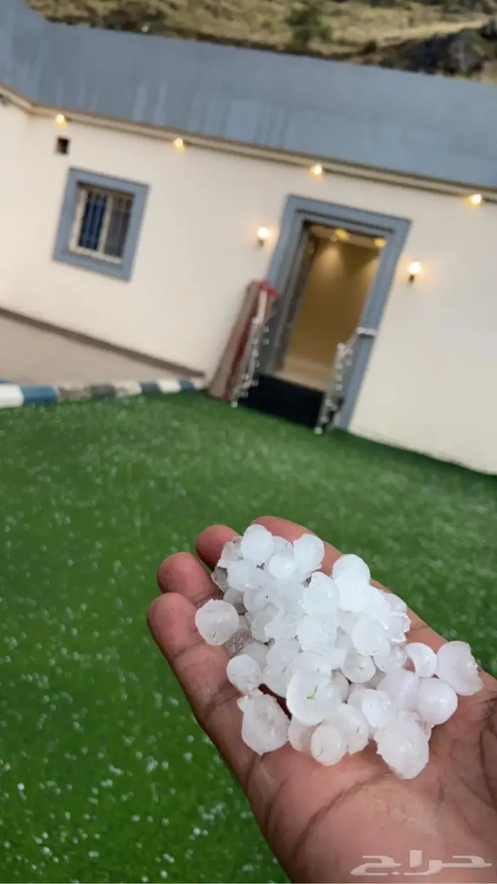 استراحه قسمين واسعه ونظيفه ومسبح كبير بسخان 36