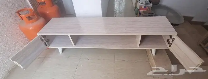 طاولة تلفزيون ومكنسه هوفر ومكنسة بيسل 2