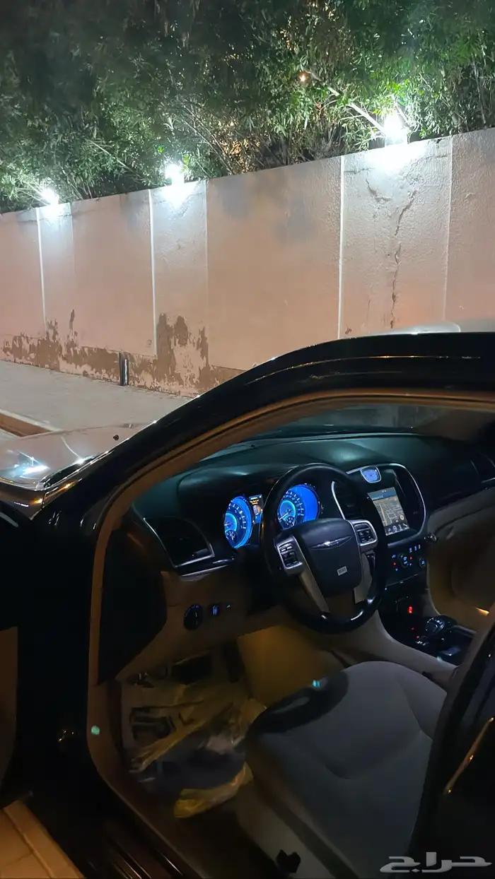 كرايسلر اسود بلاك ايدشن للبيع الحد 20 8