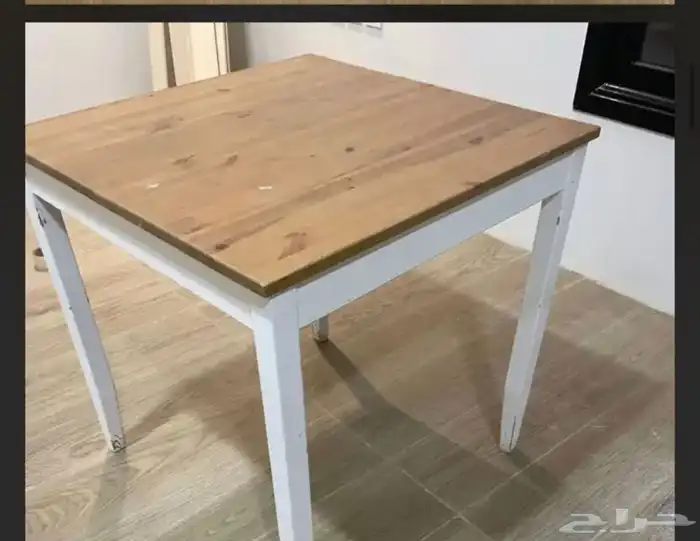 طاولة وكراسي 0