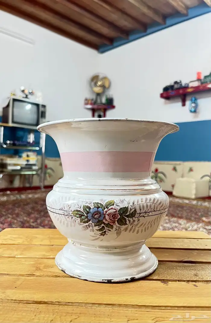 فازات وسطل صب ( غضار ) قديمة 1