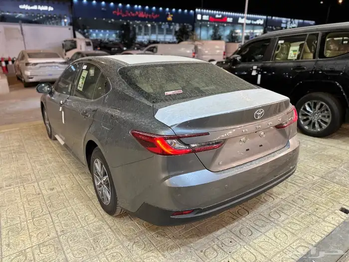 تويوتا كامري E بنزين 2025 3