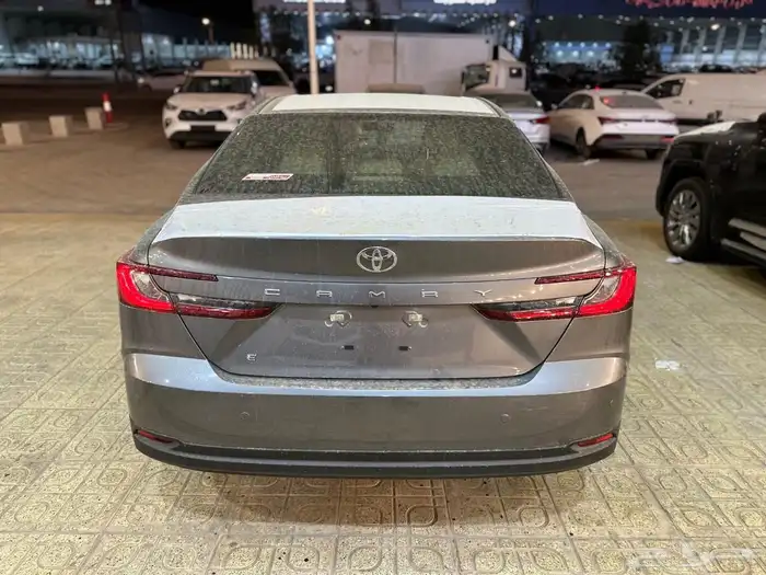 تويوتا كامري E بنزين 2025 4