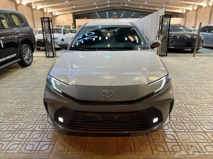 تويوتا كامري E بنزين 2025 1