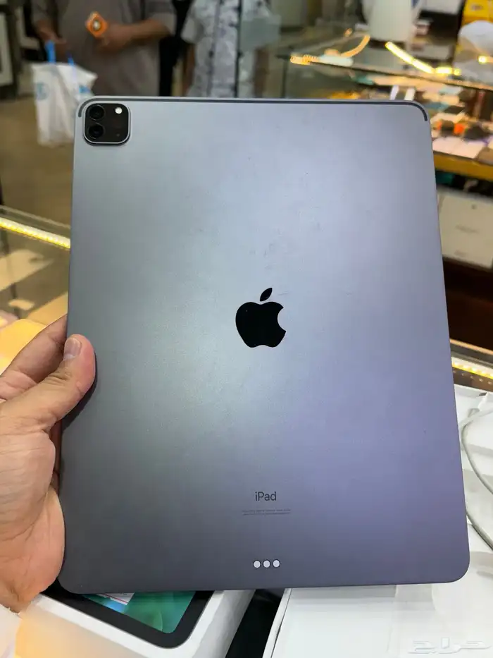 آيباد برو الجيل ال4 2020 128 قيقاء مع كرتونه وكااامل اغراض 2