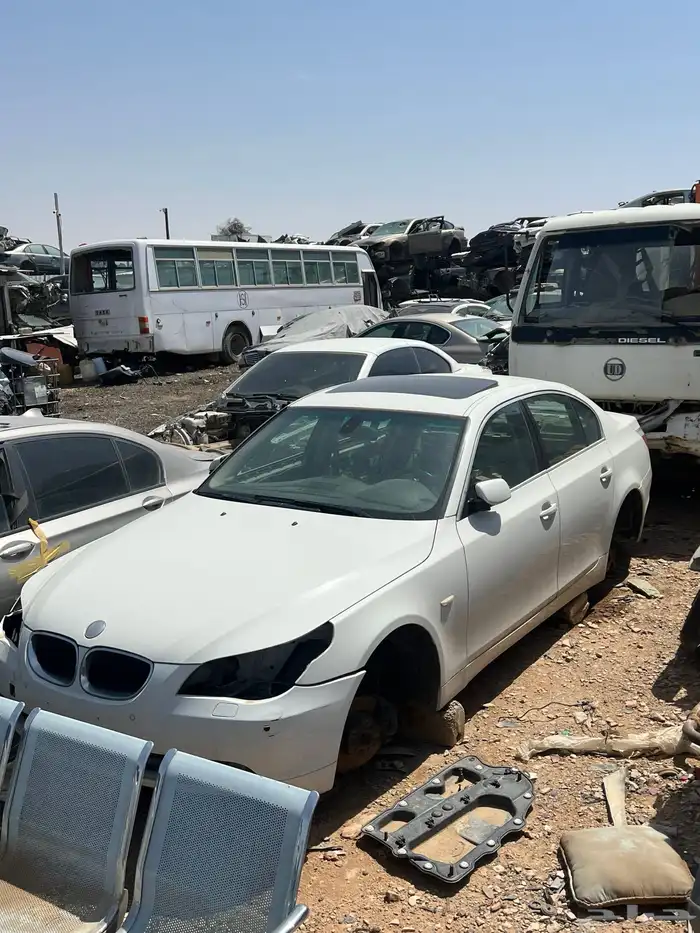 BMW 530 2006 قطع 1