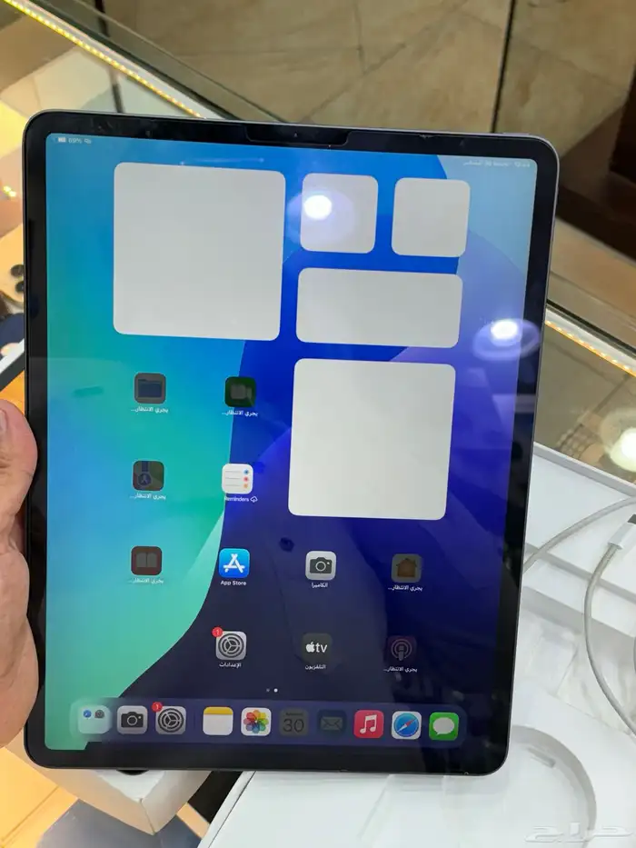 آيباد برو الجيل ال4 2020 128 قيقاء مع كرتونه وكااامل اغراض 7