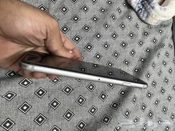 للبيع جوال ايفون 6s استخدام قطع غيار 3
