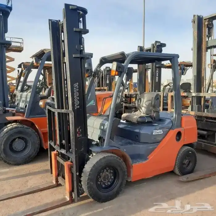 رافعات شوكية للايجار فوركلفت للايجار اليومي والشهري 11