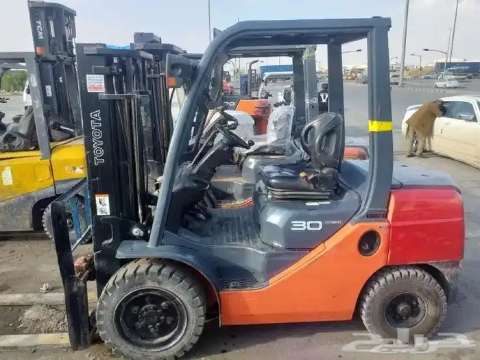 رافعات شوكية للايجار فوركلفت للايجار اليومي والشهري 1