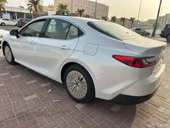 تويوتا كامري E PLUS 2025 6