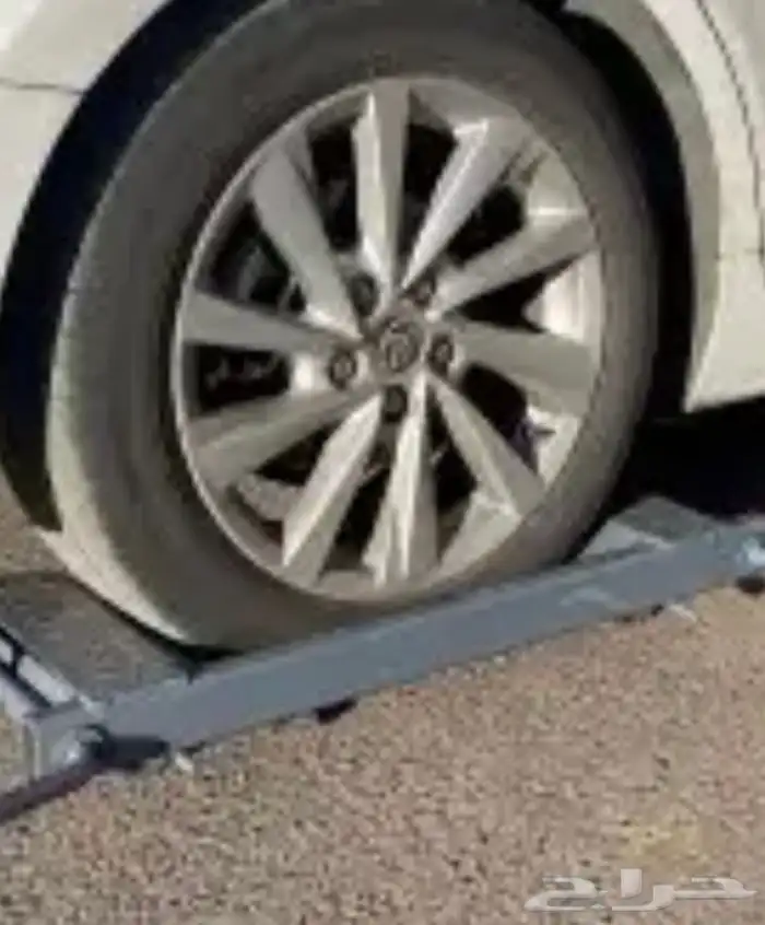 سطحه هيدروليك لنقل السيارت تبوك وخارجها 3