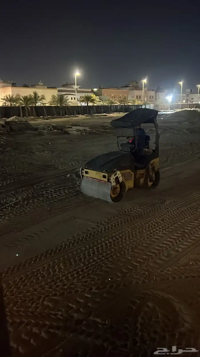 للإيجار شيول بوكلين ورصاصه وتريلت وتوريد جميع المواد 4