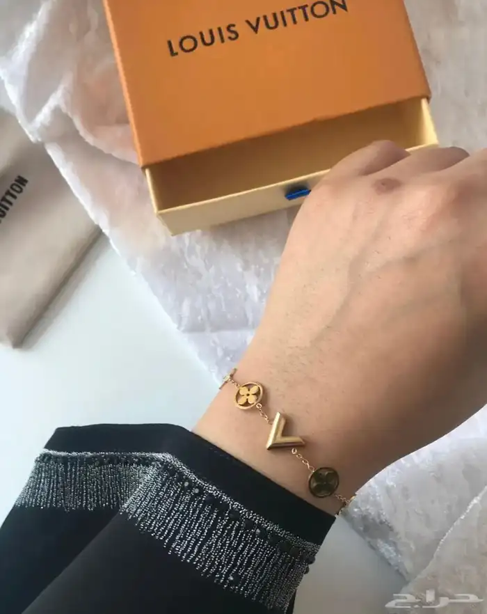 طقم ماركة اسواره وخاتم درجه اولى توصيل لجميع المناطق 15