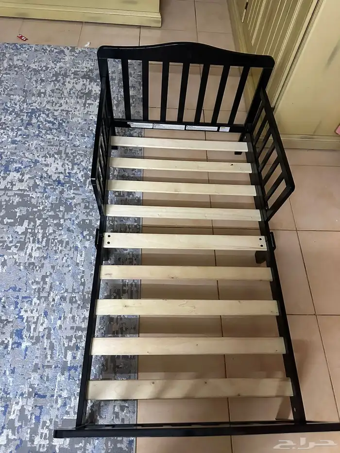 سرير من إيكيا 1