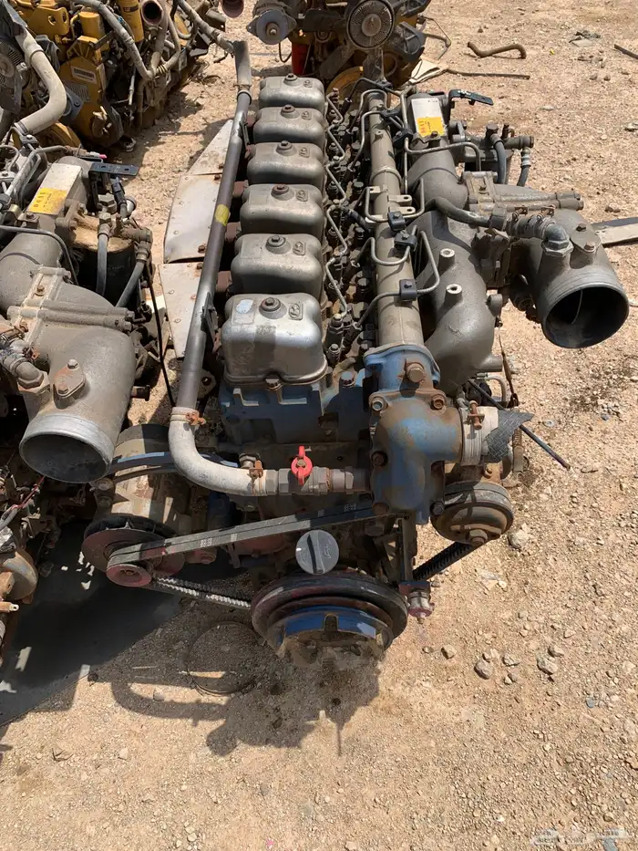 مكائن وقطع غيار حافلات وترلات مستعمله للبيع 1