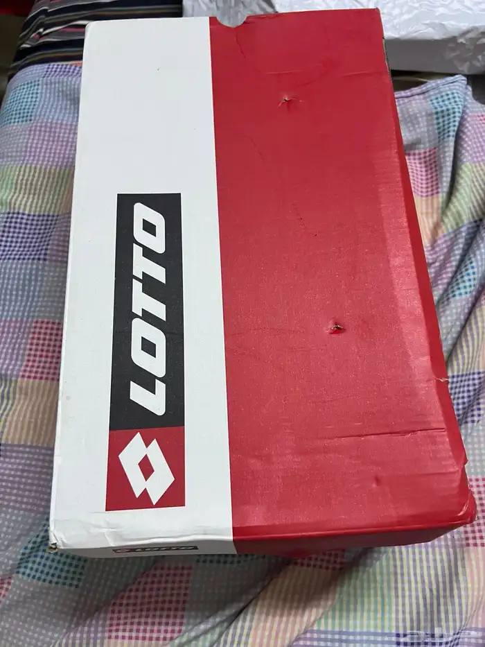 حذاء رياضي لوتو 1