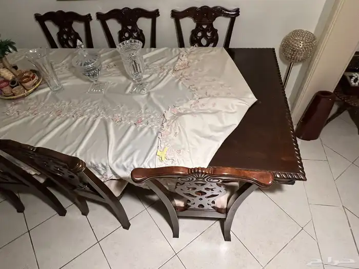 للبيع طاولة طعام عدد 10 اشخاص ( تم تنزيل السعر لسرعة البيع ) 2