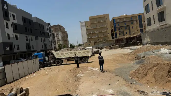 تأجير معدات قلابات شيول بوكلين 12