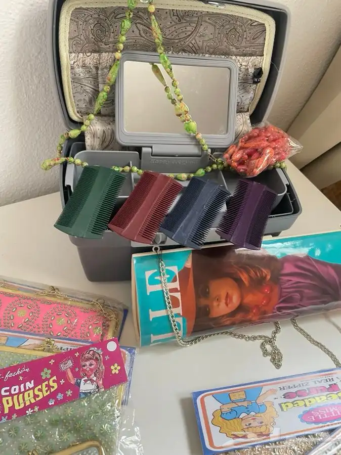 شنطة المجلة. مقتنيات زمان الماضي الجميل 1