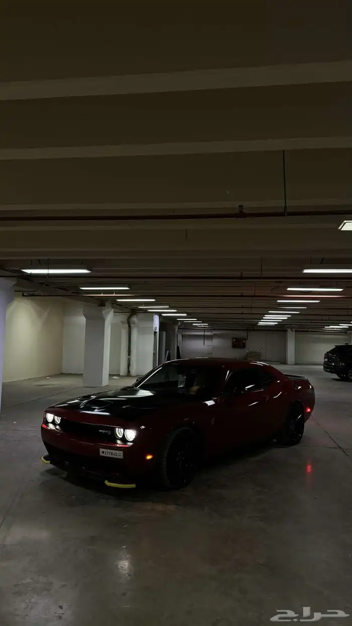 challenger SRT HELLCAT 4