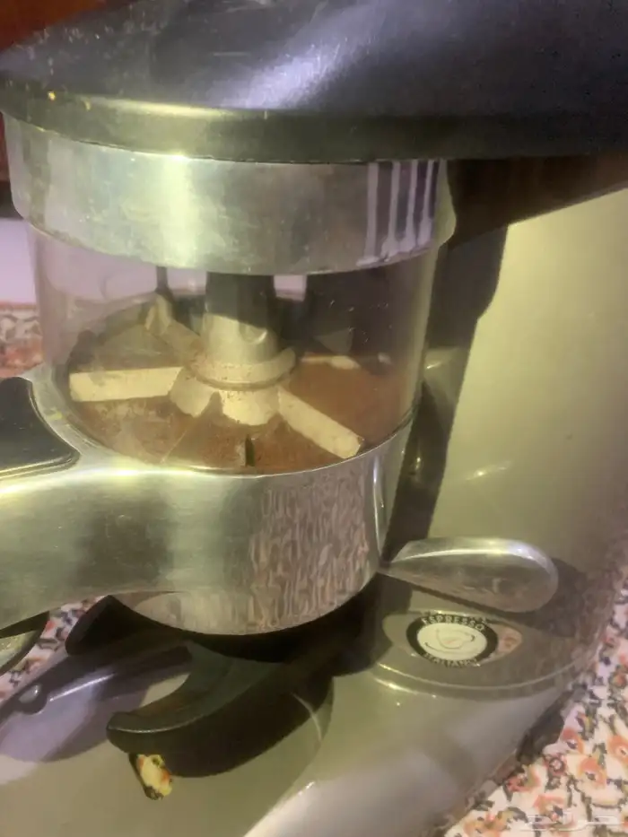 مطحنة قهوة اوربية ومطحنةسج ومطحنة اخرى نظيفة جدا 5