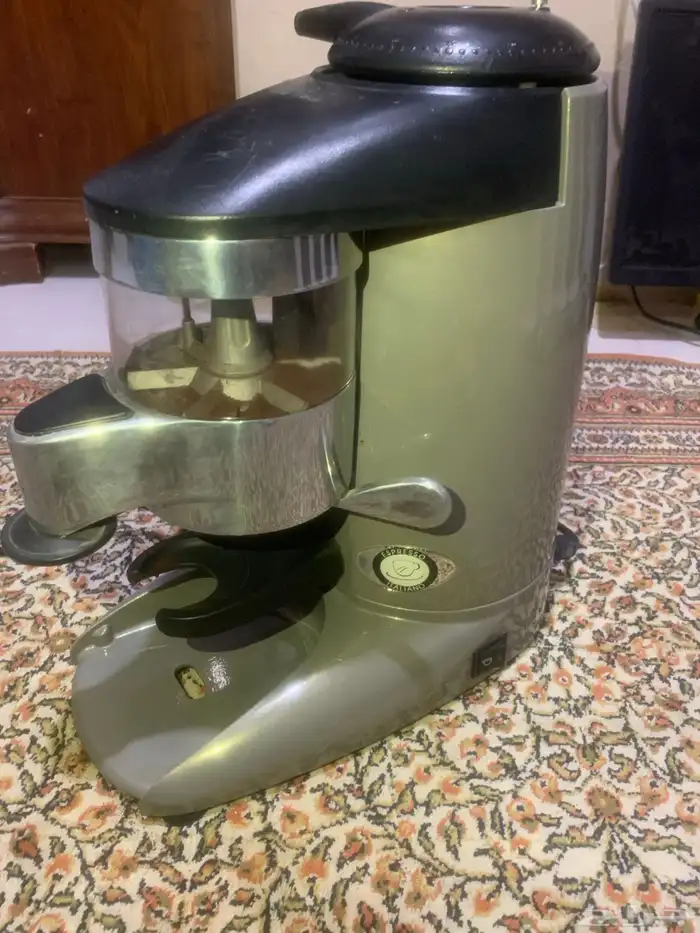 مطحنة قهوة اوربية ومطحنةسج ومطحنة اخرى نظيفة جدا 0