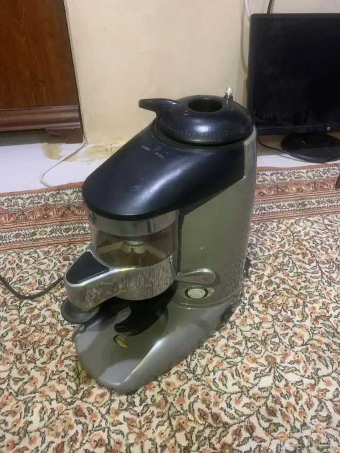 مطحنة قهوة اوربية ومطحنةسج ومطحنة اخرى نظيفة جدا 4