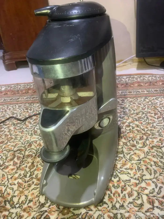 مطحنة قهوة اوربية ومطحنةسج ومطحنة اخرى نظيفة جدا 2