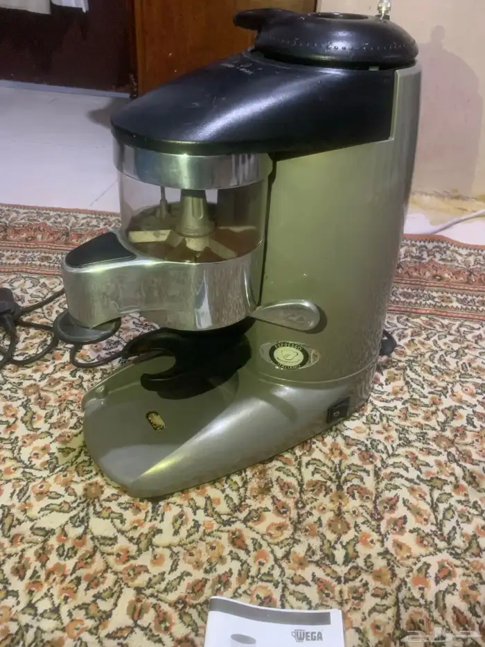 مطحنة قهوة اوربية ومطحنةسج ومطحنة اخرى نظيفة جدا 12