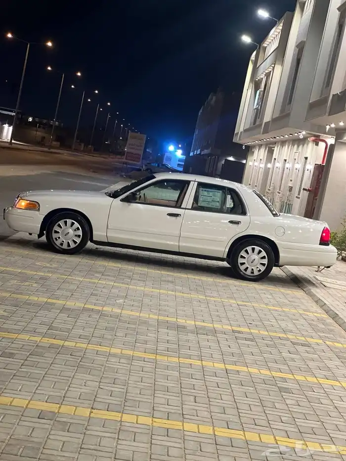 فورد بوليسي 2011 ماشي 106 الاف (تم البيع) 4