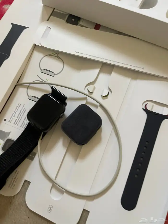 ساعة ابل وسماعه ابل 4