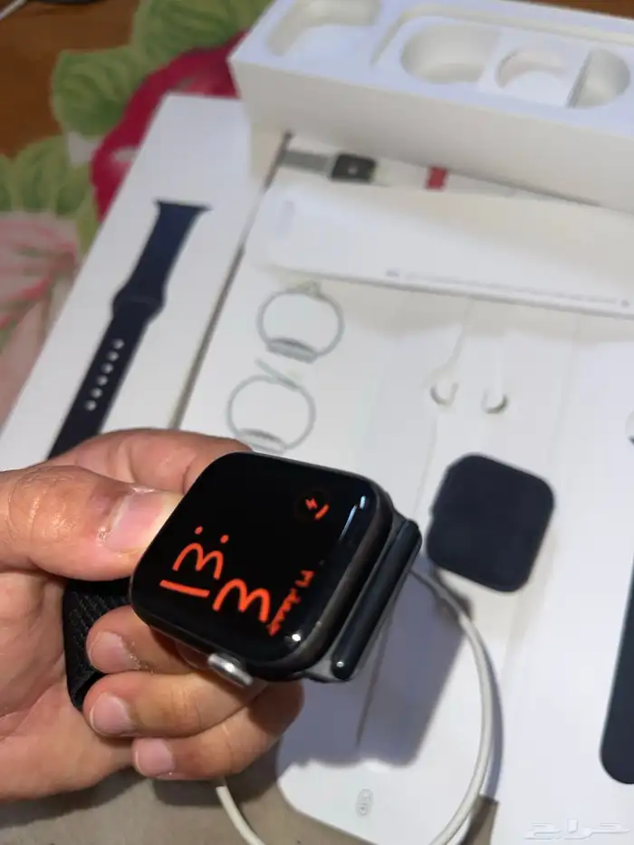 ساعة ابل وسماعه ابل 1