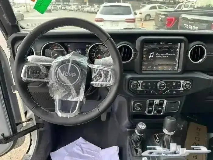 جيب رانجلر صحارى 2023 10