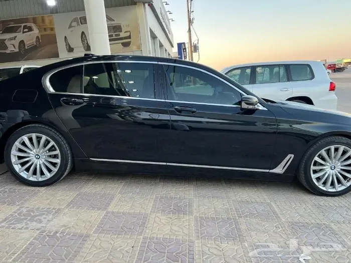 بي ام دبليو 2018 الفئة السابعة 730Li تم البيع 1