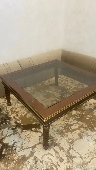 كنب للبيع ممتاز طقم كامل مع طاولات اشتريته ب 13 الف 0