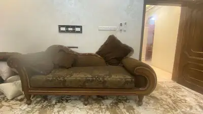 كنب للبيع ممتاز طقم كامل مع طاولات اشتريته ب 13 الف 4