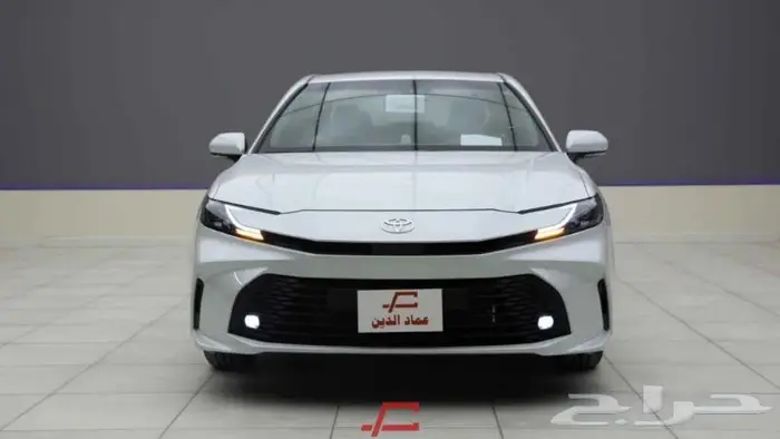 تويوتا كامري E بنزين 2025 1