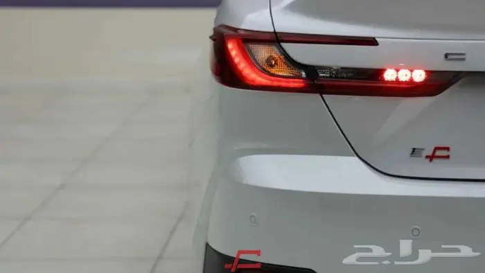 تويوتا كامري E بنزين 2025 6