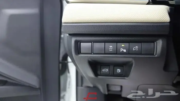 تويوتا كامري E بنزين 2025 10