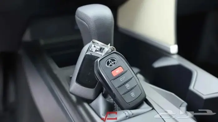 تويوتا كامري E بنزين 2025 16