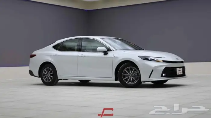 تويوتا كامري E هايبرد 2025 0