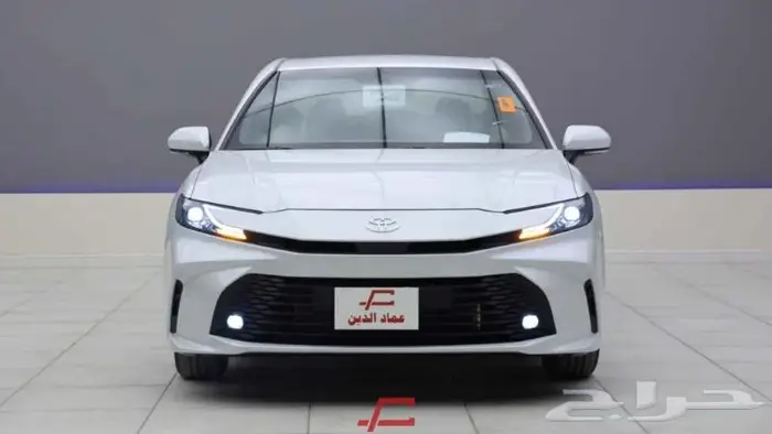 تويوتا كامري E هايبرد 2025 1
