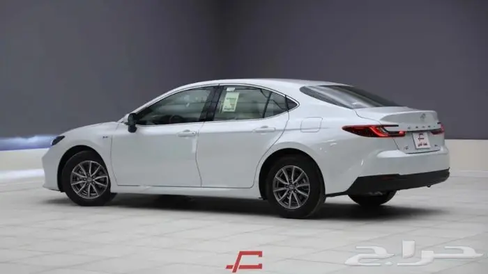 تويوتا كامري E هايبرد 2025 7