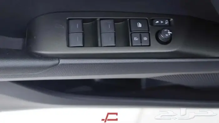 تويوتا كامري E هايبرد 2025 8