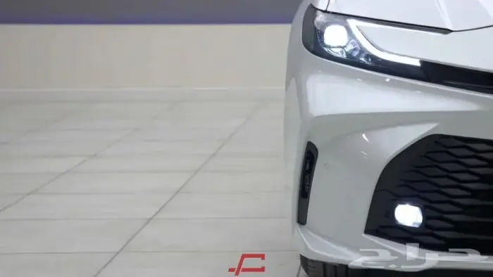 تويوتا كامري E هايبرد 2025 5