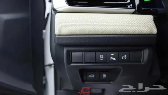 تويوتا كامري E هايبرد 2025 11