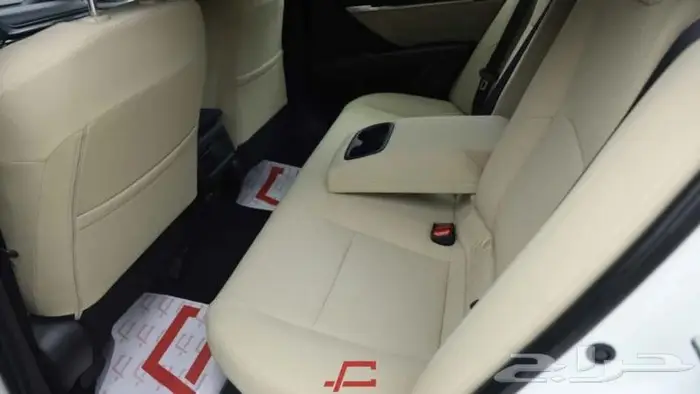 تويوتا كامري E هايبرد 2025 10