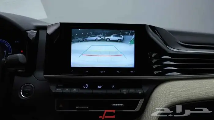 تويوتا كامري E هايبرد 2025 9