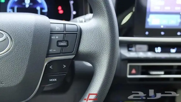 تويوتا كامري E هايبرد 2025 14